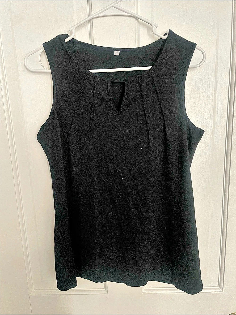 SHEIN Clasi Solid Keyhole Back Sleeveless Blouse Pleated Neckline Clasi Black